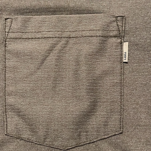 Vuori Men's Tradewind Performance T-Shirt Pocket Breathable UPF Grey - Picture 2 of 4